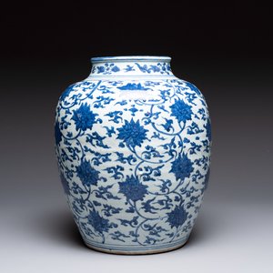 A Chinese blue and white 'lotus scroll' vase, Jiajing/Wanli — photo 1