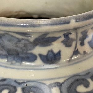 A Chinese blue and white 'lotus scroll' vase, Jiajing — 照片 15