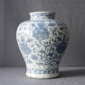 A Chinese blue and white 'lotus scroll' vase, Jiajing — 照片 8