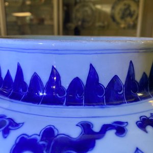 A Chinese blue and white 'lotus scroll' vase, Kangxi — 照片 8