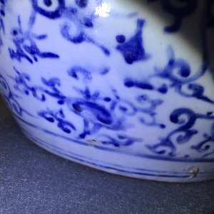 A Chinese blue and white lotus scroll vase, Ming, Wanli — photo 19
