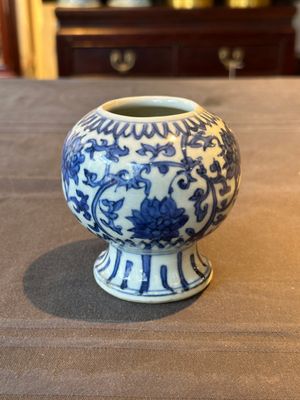 A Chinese blue and white 'lotus scroll' vase, Ming — photo 2