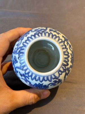 A Chinese blue and white 'lotus scroll' vase, Ming — photo 5