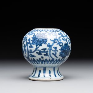 A Chinese blue and white 'lotus scroll' vase, Ming — photo 2