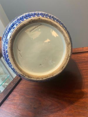 A Chinese blue and white 'lotus scroll' vase, Transitional period — 照片 8