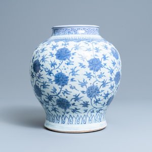 A Chinese blue and white 'lotus scroll' vase, Wanli — photo 3