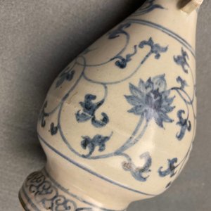 A Chinese blue and white 'lotus scroll' vase, Yuan — 照片 17