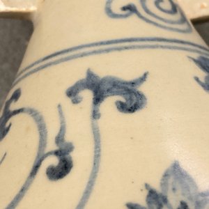 A Chinese blue and white 'lotus scroll' vase, Yuan — 照片 21