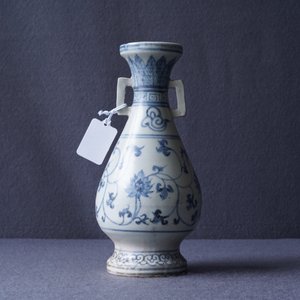 A Chinese blue and white 'lotus scroll' vase, Yuan — 照片 30