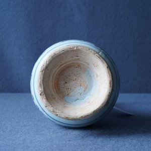 A Chinese blue and white 'lotus scroll' vase, Yuan — 照片 32