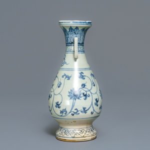 A Chinese blue and white 'lotus scroll' vase, Yuan — 照片 5