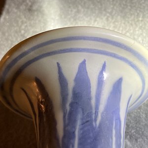 A Chinese blue and white 'lotus scroll' yuhuchunping vase, Hongzhi — 照片 7