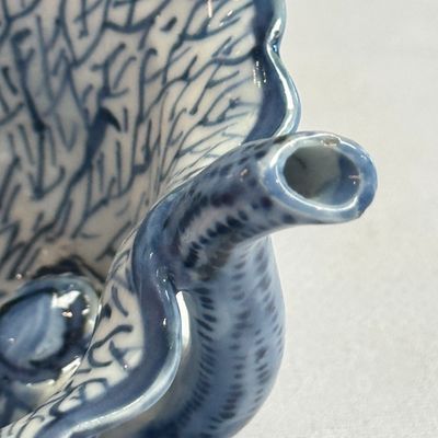 A Chinese blue and white lotus -shaped 'Aquatic Animals' straw cup  — photo 12