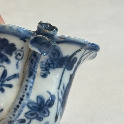 A Chinese blue and white lotus -shaped 'Aquatic Animals' straw cup  — photo 15