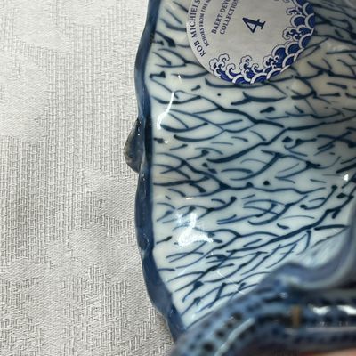 A Chinese blue and white lotus -shaped 'Aquatic Animals' straw cup  — photo 17