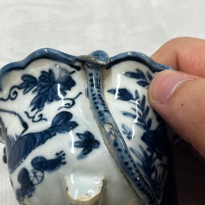 A Chinese blue and white lotus -shaped 'Aquatic Animals' straw cup  — photo 18