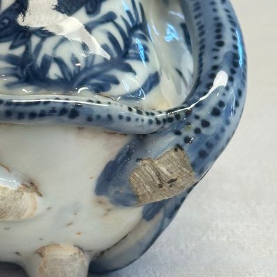 A Chinese blue and white lotus -shaped 'Aquatic Animals' straw cup  — photo 7