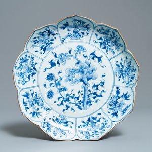 A Chinese blue and white lotus-shaped dish with floral design, Kangxi — photo 1