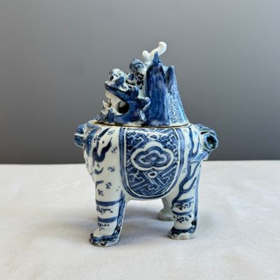 A Chinese blue and white 'Luduan' incense burner  — photo 1