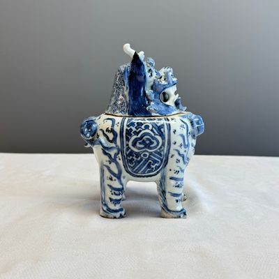 A Chinese blue and white 'Luduan' incense burner  — photo 4