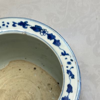 A Chinese blue and white 'Luohan' cylindrical tripod censer — photo 12