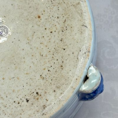 A Chinese blue and white 'Luohan' cylindrical tripod censer — photo 19