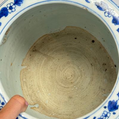 A Chinese blue and white 'Luohan' cylindrical tripod censer — photo 9