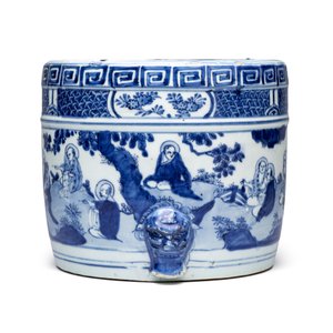 A Chinese blue and white 'Luohan' cylindrical tripod censer — photo 4