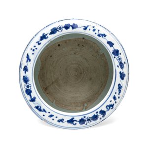A Chinese blue and white 'Luohan' cylindrical tripod censer — photo 9