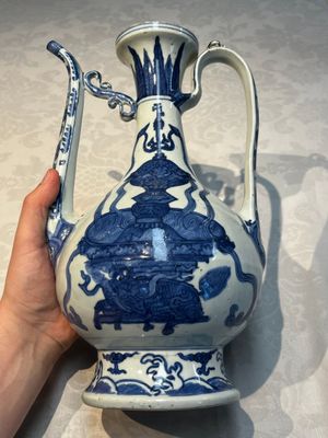 A Chinese blue and white 'Magic Fountain' ewer, heaven ☰ mark, Jiajing — photo 3