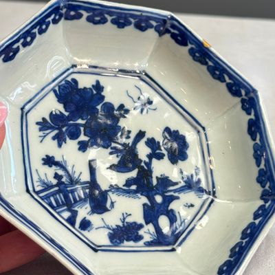 A Chinese blue and white 'Magpies among Peony' octagonal plate — photo 11