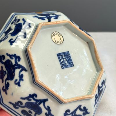 A Chinese blue and white 'Magpies among Peony' octagonal plate — photo 17