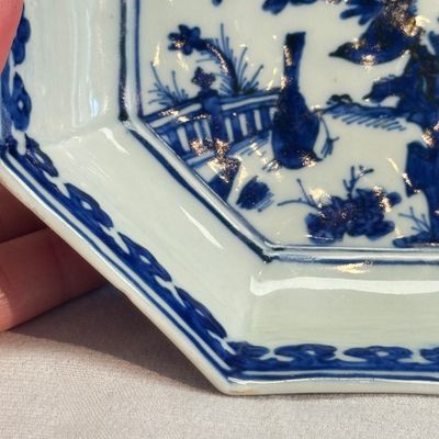 A Chinese blue and white 'Magpies among Peony' octagonal plate — photo 3