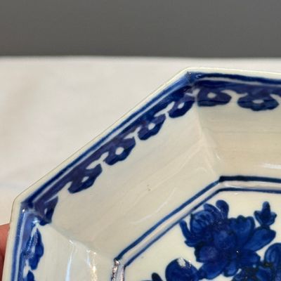 A Chinese blue and white 'Magpies among Peony' octagonal plate — photo 4