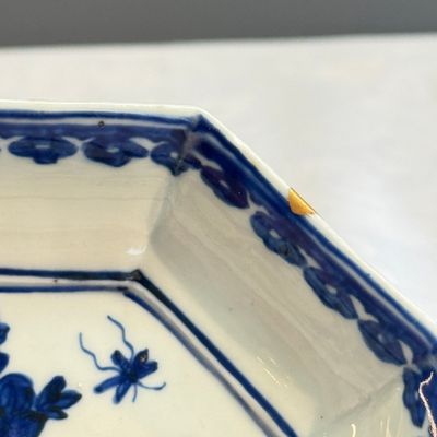 A Chinese blue and white 'Magpies among Peony' octagonal plate — photo 5