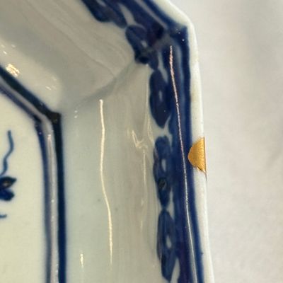 A Chinese blue and white 'Magpies among Peony' octagonal plate — photo 7