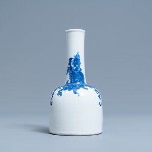 A Chinese blue and white mallet 'phoenix' vase, Kangxi mark, 19/20th C. — 照片 3