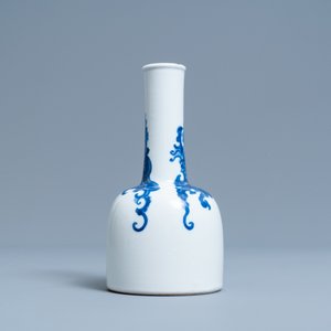 A Chinese blue and white mallet 'phoenix' vase, Kangxi mark, 19/20th C. — 照片 4