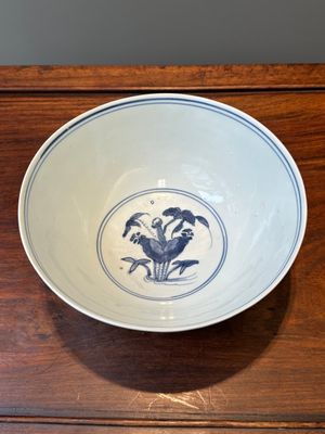 A Chinese blue and white 'mandarin ducks in a lotus pond' bowl, Chenghua mark, Wanli — photo 2