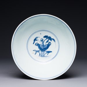 A Chinese blue and white 'mandarin ducks in a lotus pond' bowl, Chenghua mark, Wanli — photo 4
