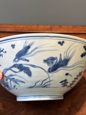A Chinese blue and white 'mandarin ducks in a lotus pond' bowl, Chenghua mark, Wanli — 照片 5
