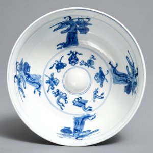 A Chinese blue and white 'mantou' bowl with carved key fret border, Kangxi — 照片 5