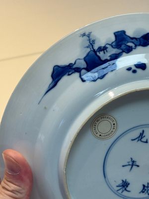 A Chinese blue and white 'Master of the Rocks' plate, Chenghua mark, Kangxi — photo 11