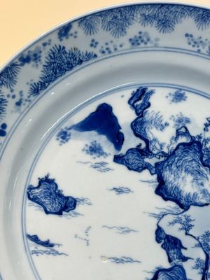 A Chinese blue and white 'Master of the Rocks' plate, Chenghua mark, Kangxi — photo 4