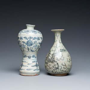 A Chinese blue and white 'meiping' vase and a  'yuhuchunping' vase, Ming or later — 照片 3