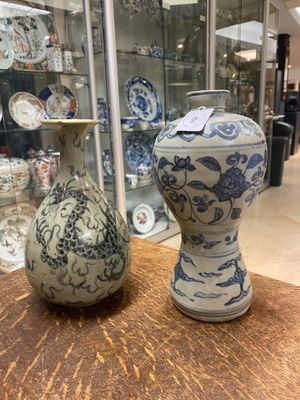 A Chinese blue and white 'meiping' vase and a  'yuhuchunping' vase, Ming or later — photo 1
