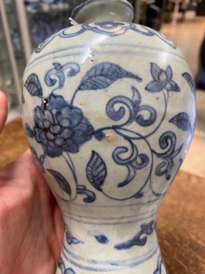 A Chinese blue and white 'meiping' vase and a  'yuhuchunping' vase, Ming or later — photo 10