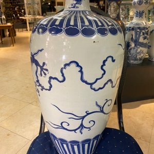 A Chinese blue and white 'meiping' vase with a dragon, Wanli mark, 19th C. — 照片 11