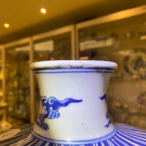 A Chinese blue and white 'meiping' vase with a dragon, Wanli mark, 19th C. — 照片 8