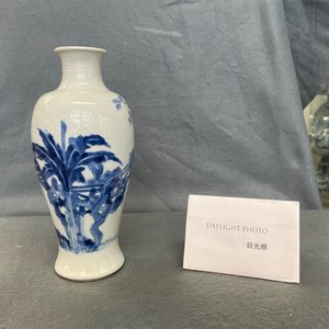 A Chinese blue and white 'meiping' vase with figurative design, Kangxi — 照片 12